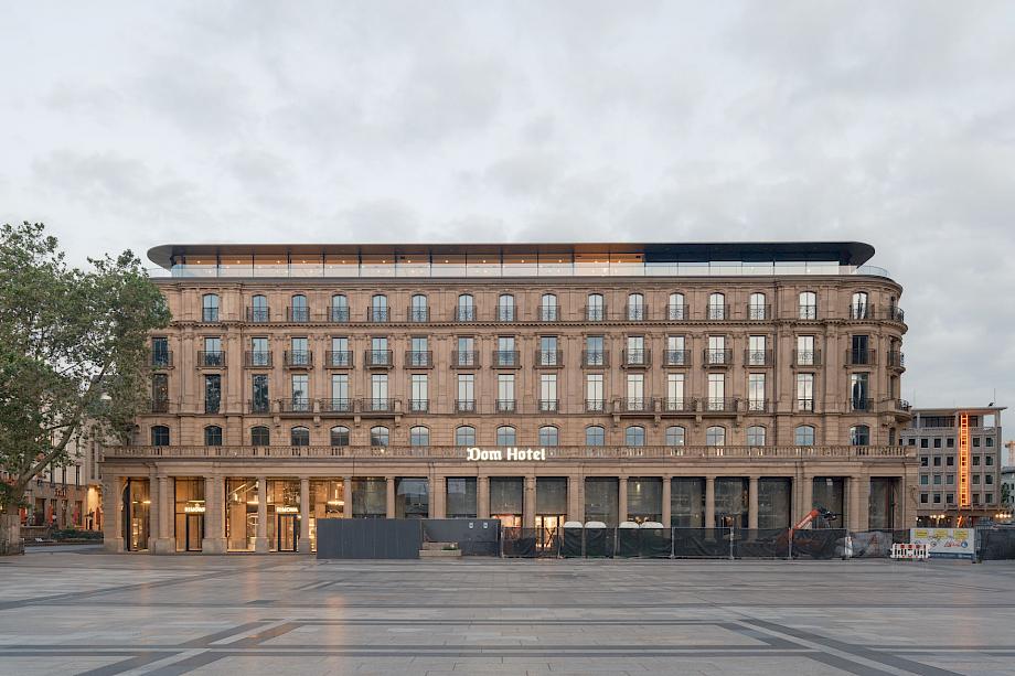Frontansicht Dom-Hotel (©Tim Bahn)
